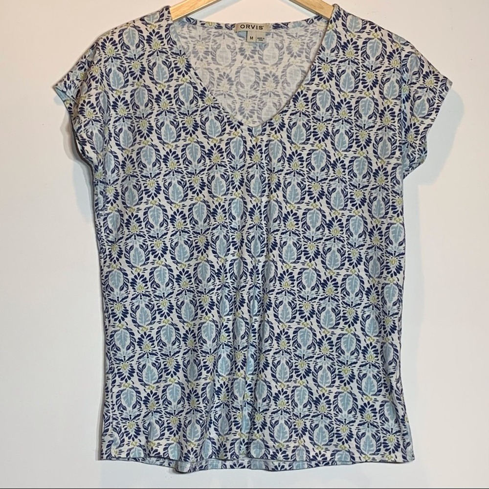 EUC Orvis Super Soft and Stretchy White and‎ Blue T-shirt